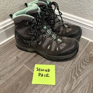 Salomon Women’s Quest Prime GTX Hiking Boots - size 7.5